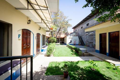 Poco A Poco Hostel
