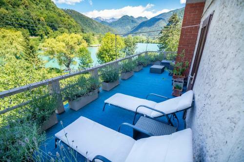Villa House By The Lake