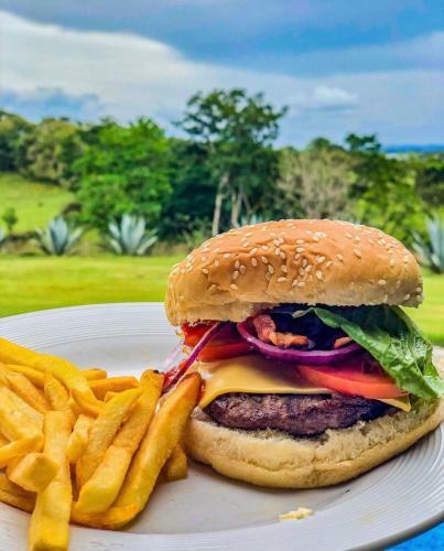 Lodge Gatuncrocs, Private Villa With Lake & Garden Views