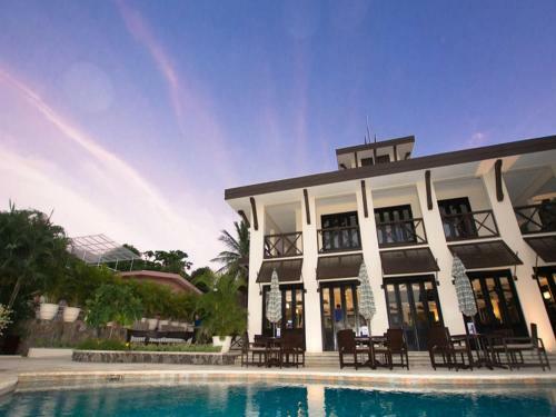 Colorfully Decorated 3rd-floor Unit Overlooking Pool At Pacifico In Coco
