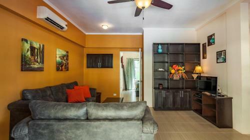 2-bedroom, 2-bath Condo Near Beach