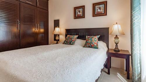 2-bedroom, 2-bath Condo Near Beach