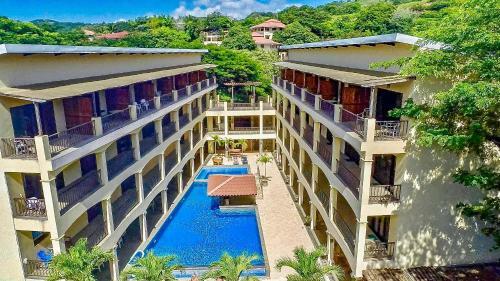 2-bedroom, 2-bath Condo Near Beach