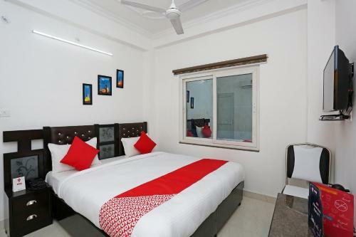 Oyo 11306 Ss Hotel