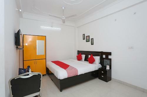 Oyo 11306 Ss Hotel