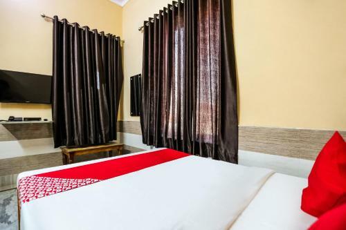 Oyo 40880 Hotel Shashi