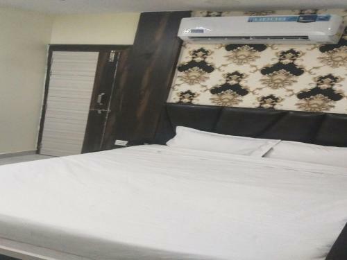 Oyo 80658 Shivhare Hotel And Guest House