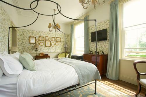 Crown Hotel