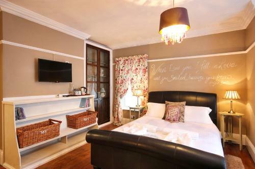 Bed & Breakfast Hooray Henrys