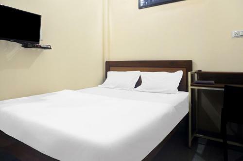 Spot On 82287 Hotel Gold Stone