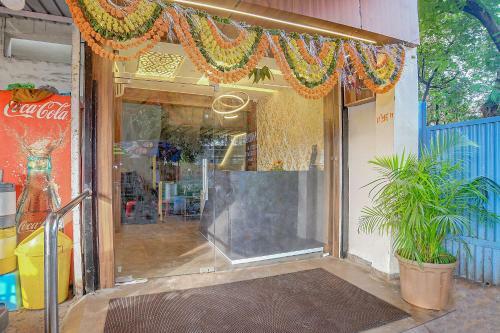 Collection O 82620 Vpawar Hotel & Restaurant