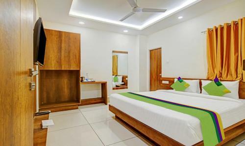 Hotel Treebo Trend Royal Empire Indore