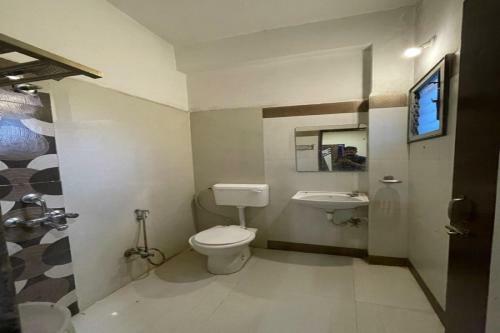 Collection O 84499 Hotel Nakshatra Inn