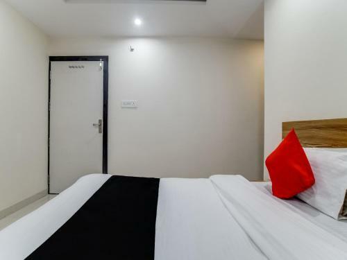 Capital O Ind689 Hotel Paradise Blue