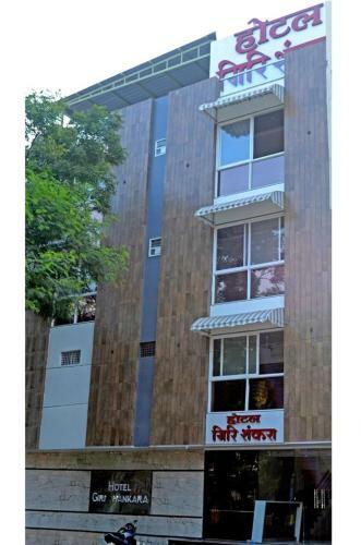 Hotel Giri Shankara