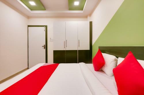 Collection O 60423 Hotel Sr
