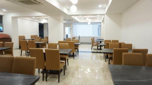 Hotel Pranahita Lake View