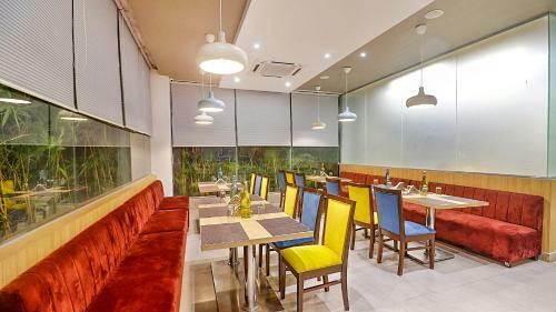 Fabhotel Westside Hi-tech City