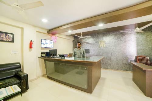 Hotel Vaccinated Staff- Capital O 62166 Raaga Grand