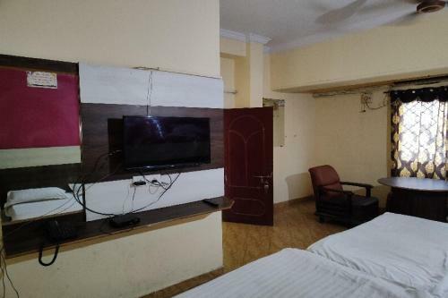 Vaccinated Staff - Spot On 80478 Hotel Baba Classic