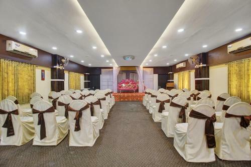 Collection O 82763 Hotel Rahul International