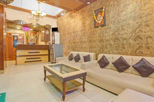 Collection O 82763 Hotel Rahul International