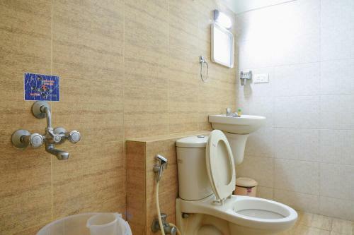 Fabhotel Renu Grand