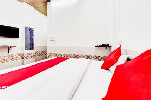 Oyo 79422 Hotel Paradise Inn