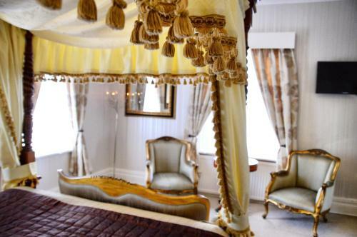 The Hotel Commodore