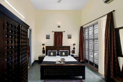 Townhouse Oak Hotel Ardency Blue
