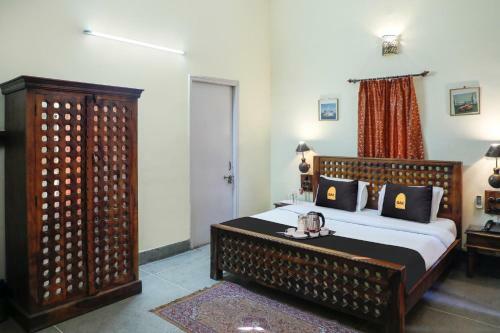Townhouse Oak Hotel Ardency Blue