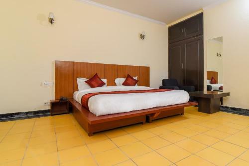 Oyo 15376 Purple Star Hotel