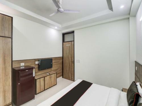 Collection O 82772 Hotel Ay Villa