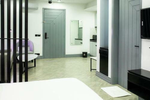 Zuhause Living- Luxury Service Apartments