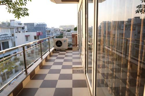 Lime Tree Hospitality Three Bhk Apartment Artemis Gurgaon