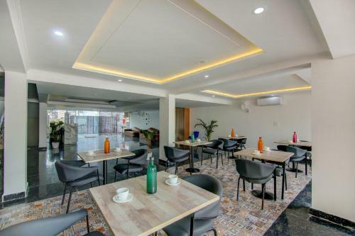 Hotel Collection O 82882 Reebah Suites