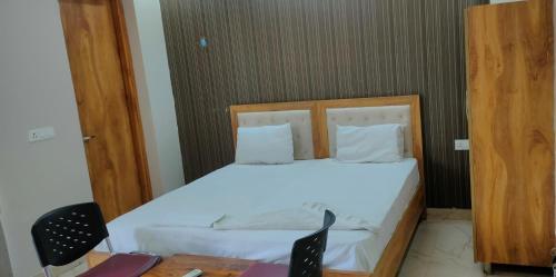 Hostal Royal Palm Residency