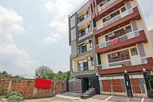 Oyo 81095 Apurwa Hotels