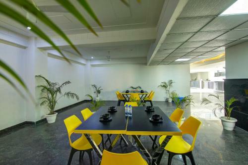 Hotel Collection O 83218 Lux