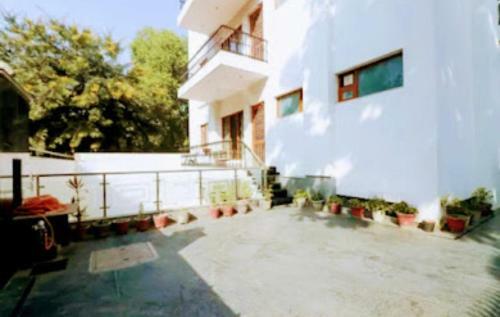 Hostal White House Residency, Gurugram