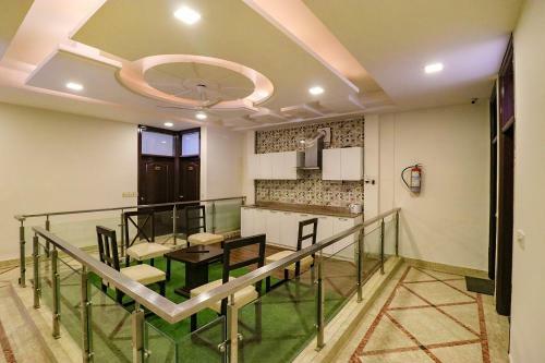 Fabhotel Palm Court