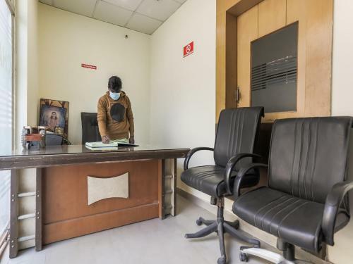Hotel Oyo 85147 Royal Residency
