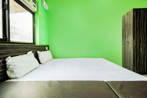 Oyo Flagship 46243 Bmb Hotel