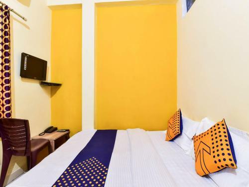 Spot On 76494 Hotel Radhe