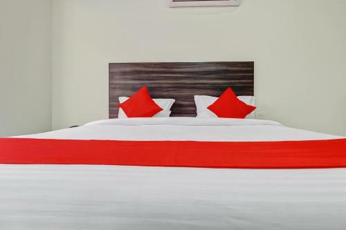 Hotel Oyo 47798 Flora Enclave