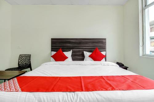 Hotel Oyo 47798 Flora Enclave