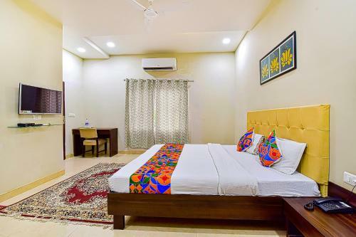 Fabhotel The Castle Homestay