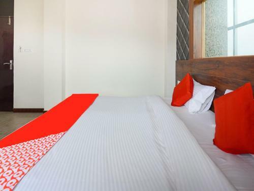 Collection O 62269 Hotel Elegant