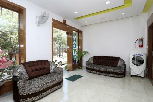 Chandramouli Hotel