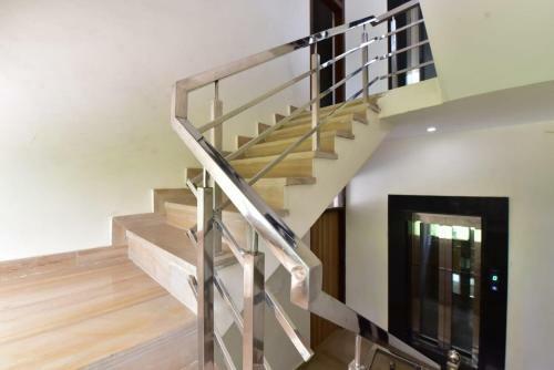Hotel Oxus, Partap Nagar